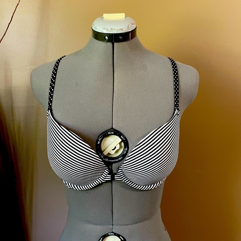 VS front clasp bra